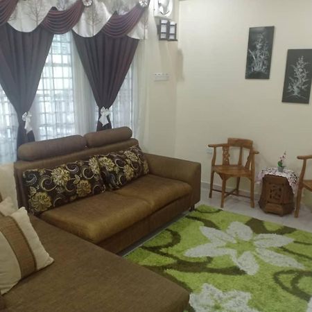 Kh Homestay Comfy N Calm Сери-Манджунг Экстерьер фото