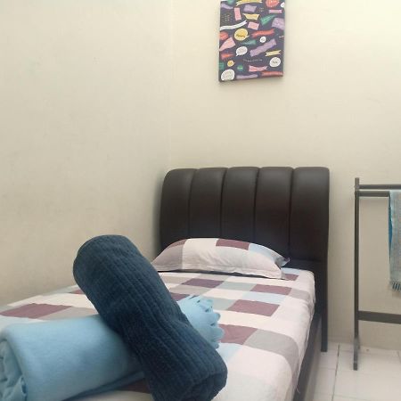Kh Homestay Comfy N Calm Сери-Манджунг Экстерьер фото