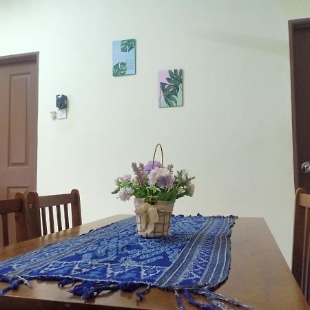 Kh Homestay Comfy N Calm Сери-Манджунг Экстерьер фото
