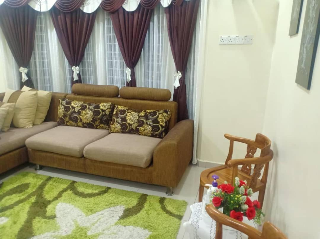 Kh Homestay Comfy N Calm Сери-Манджунг Экстерьер фото