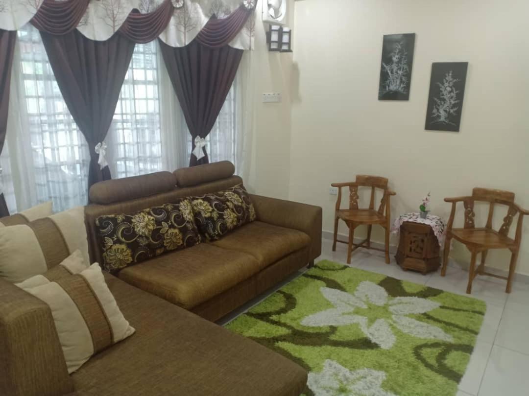 Kh Homestay Comfy N Calm Сери-Манджунг Экстерьер фото