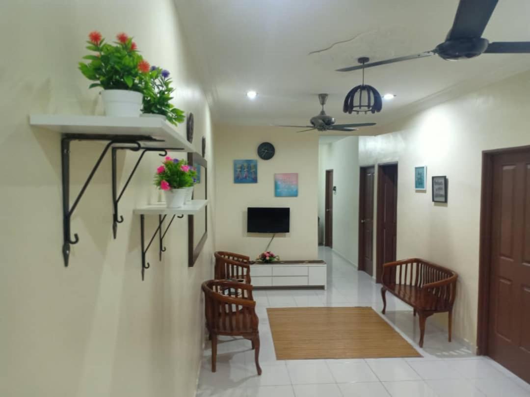 Kh Homestay Comfy N Calm Сери-Манджунг Экстерьер фото