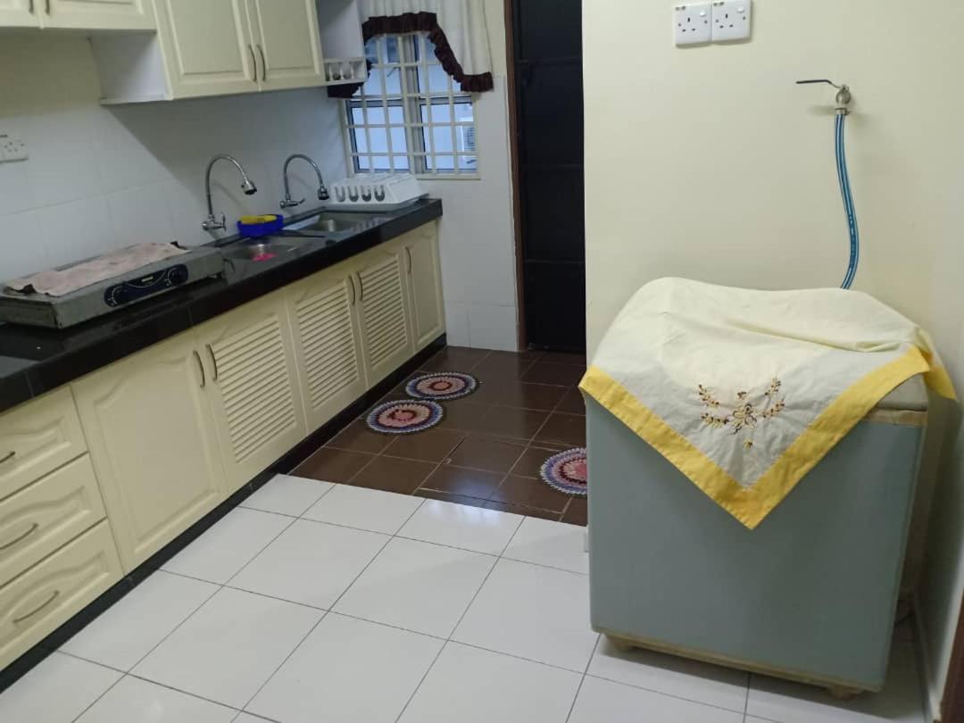 Kh Homestay Comfy N Calm Сери-Манджунг Экстерьер фото