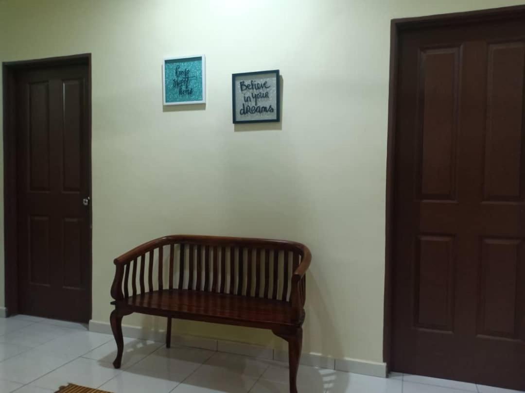 Kh Homestay Comfy N Calm Сери-Манджунг Экстерьер фото