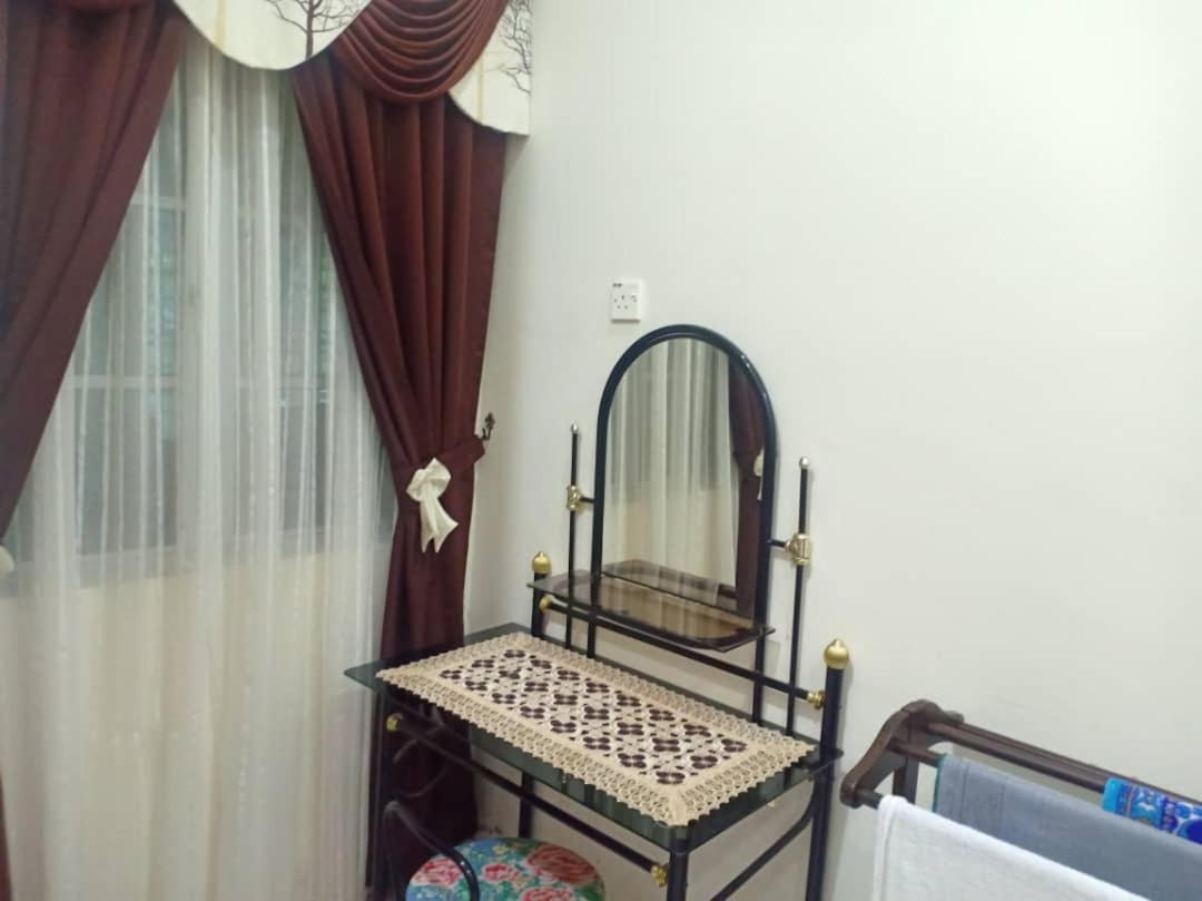 Kh Homestay Comfy N Calm Сери-Манджунг Экстерьер фото