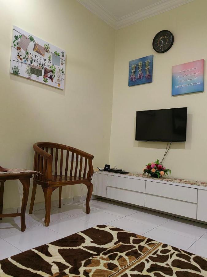 Kh Homestay Comfy N Calm Сери-Манджунг Экстерьер фото